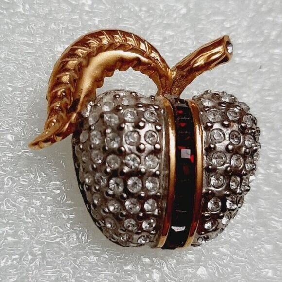 BUTLER Signed Vintage Clear Rhinestone Apple Brooch Sparkle Jewelry Goldtone Pin - Picture 4 of 10